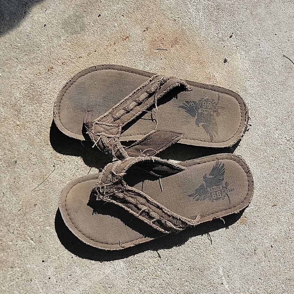 Boys flip flops